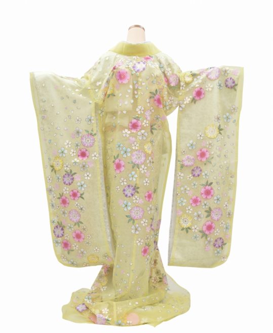 結婚式の色打掛・花嫁用着物|黄色のオーガンジー地に八重桜